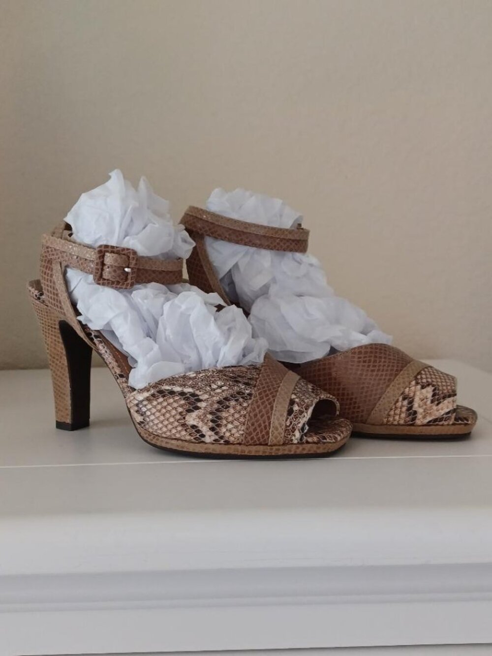 LIKE NEW! J.Renee "Kinnon" Ankle Strap Sandals Size 9.5 Wide